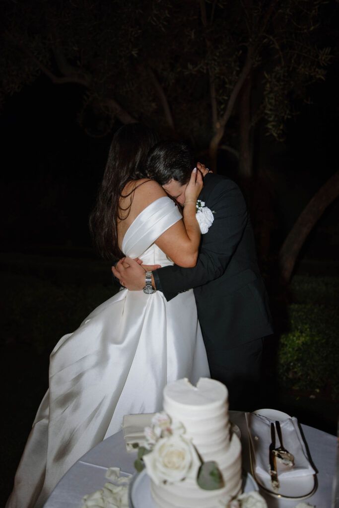 wedding cake photos with bride and groom during arizona wedding day